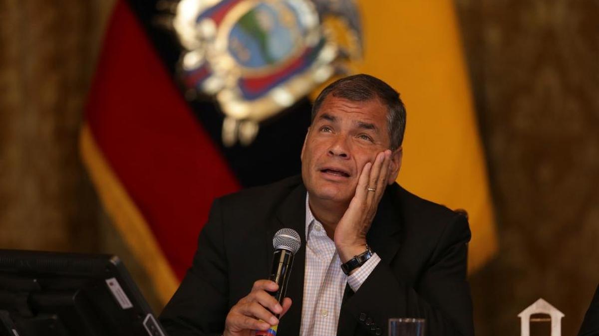 El presidente de Ecuador, Rafael Correa, en una reunión con la prensa extranjera en Quito, el 22 de febrero, después de la primera vuelta de elecciones generales.