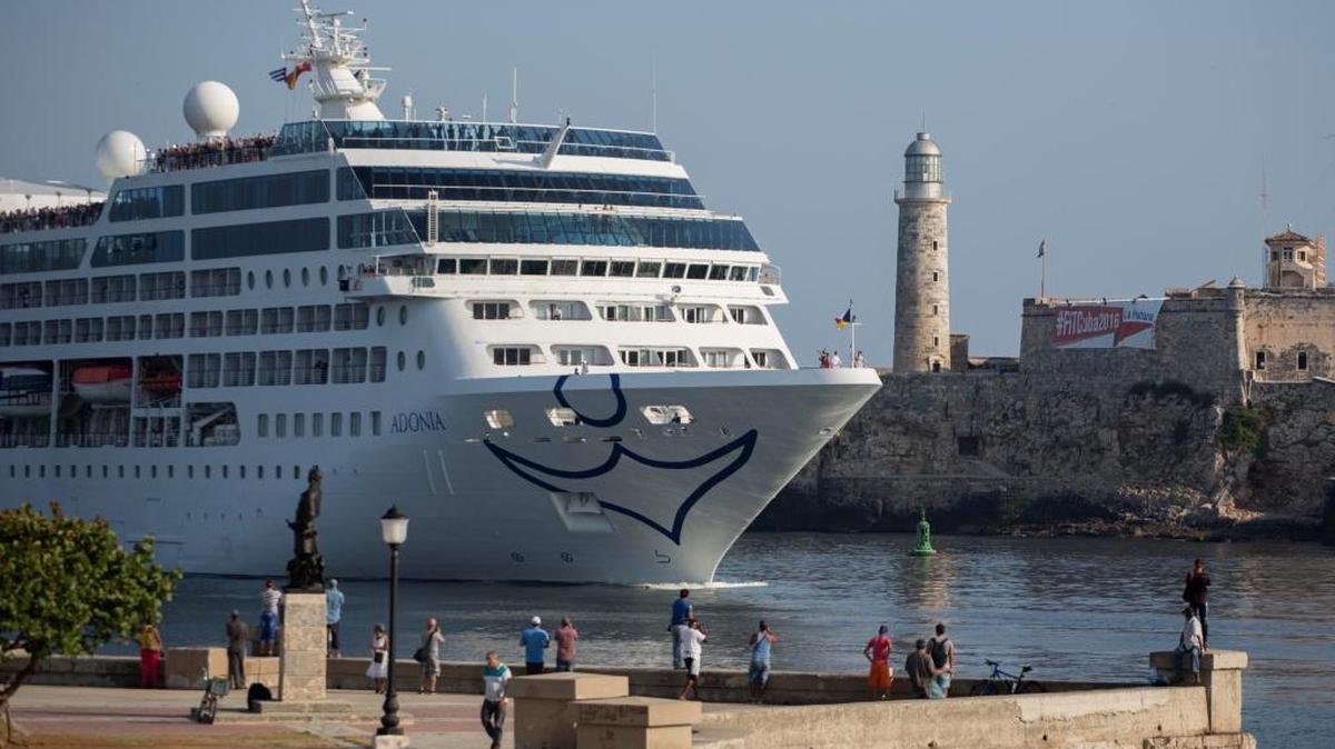 El crucero Adonia de Carnival entrando a la Bahía de La Habana el 3 de mayo.