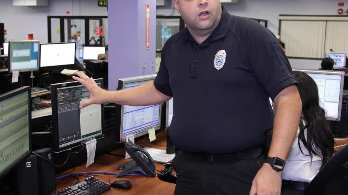 El detective de Miami Jorge Agrait explica la operación del sistema ShotSpotter, que permite detectar disparos y saber dónde es más eficiente implementar vigilancia redoblada.