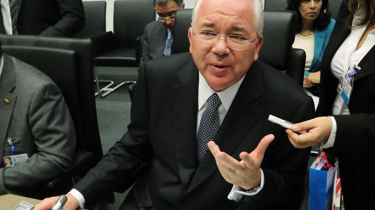 Autoridades de EEUU han acusado de aceptar sobornos a Rafael Ramírez, ex ministro de Petróleo de Venezuela.