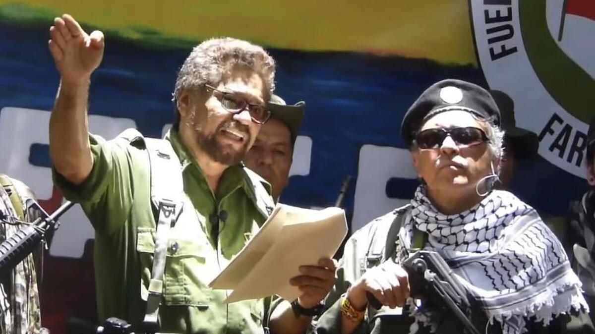 Imagen tomada de un video de YouTube publicado el 29 de agosto de 2019, que muestra a los líderes el nuevo grupo guerrillero disidente de las FARC, Iván Márquez (izq.) y Jesús Santrich.