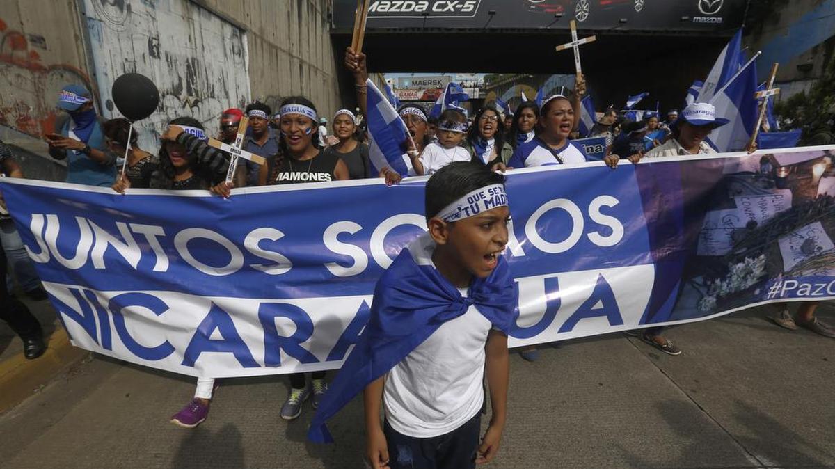 Una multitud realiza una marcha contra el gobierno de Daniel Ortega en Managua, el 30 de mayo.