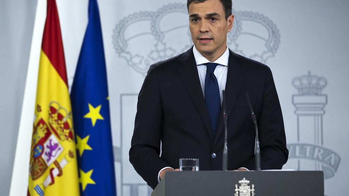 El nuevo presidente del gobierno español, Pedro Sánchez, da un discurso en el palacio de la Moncloa, la residencia oficial del presidente, tras ocupar su cargo.