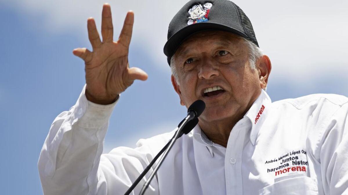 El candidato presidencial mexicano Andrés Manuel López Obrador está a la cabeza en las encuestas de intención de voto.