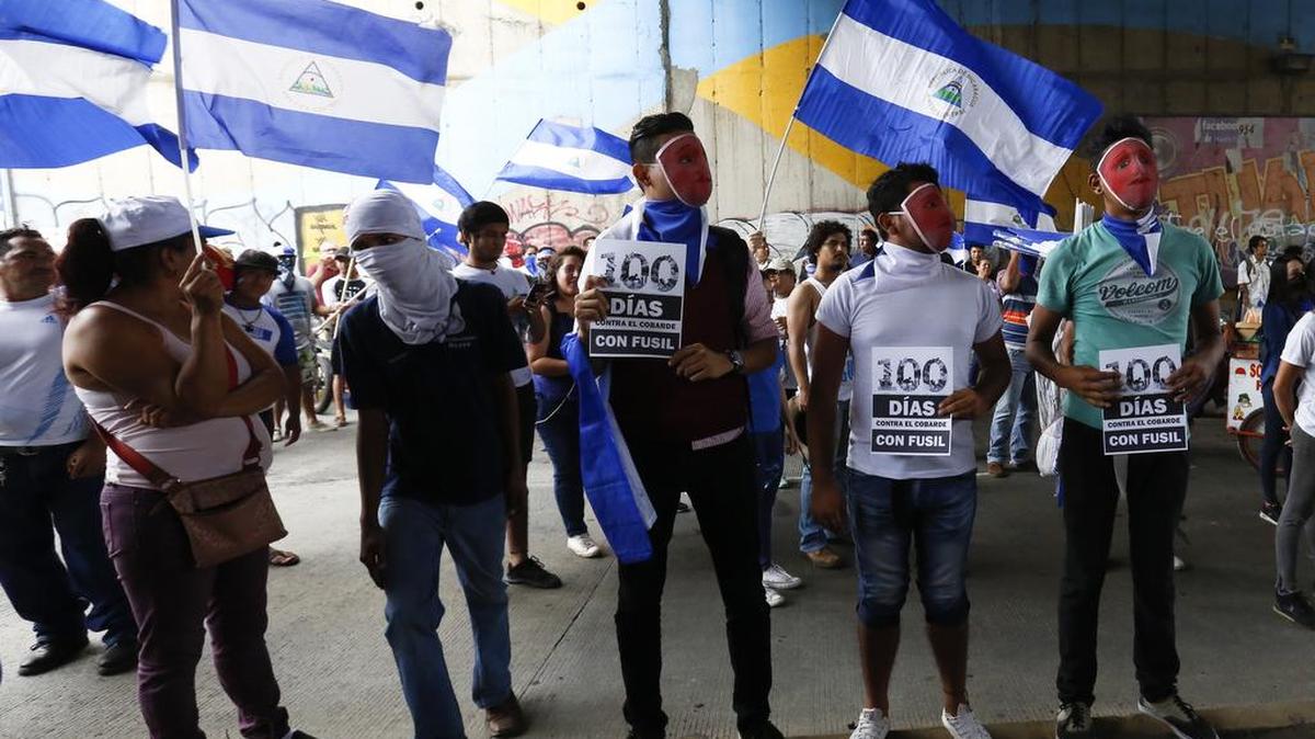 Manifestantes conmemoran en Managua los 100 días del inicio de las protestas contra el gobierno de Daniel Ortega.