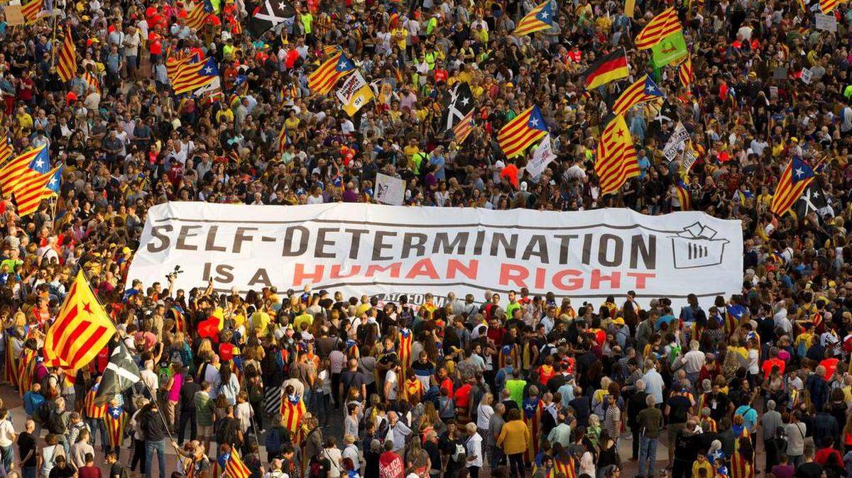 Vista de la manifestación en Barcelona con motivo del primer aniversario del 1-O, bajo el lema “Recuperemos el 1 de Octubre”.