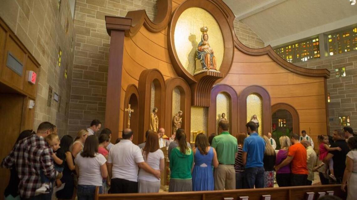 DANIEL SHOER ROTH: Virgen de la Leche nutre un hogar nuevo