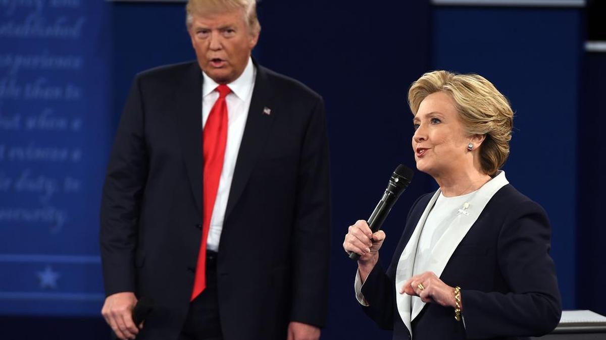 Los candidatos presidenciales Hillary Clinton (demócrata) y Donald Trump (republicano) mantuvieron un tenso segundo debate en la Universidad Washington, en St. Louis, Missouri, el domingo pasado.