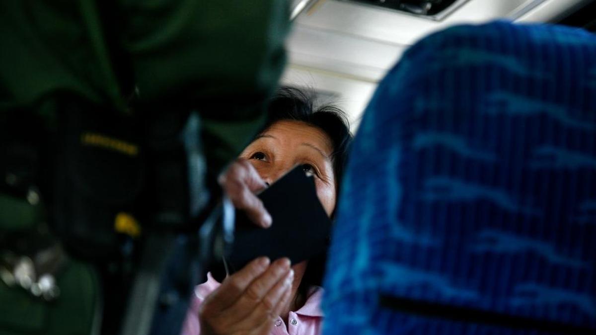 Agentes de la Patrulla Fronteriza hacen verificaciones en la frontera con México y Canadá, como ésta en el 2010 en la estación de trenes Amtrak en Buffalo-Depew. Este tipo de verificaciones no es nada nuevo, pero el constante registro de pasajeros en autobuses Greyhound en la Florida sí lo son.
