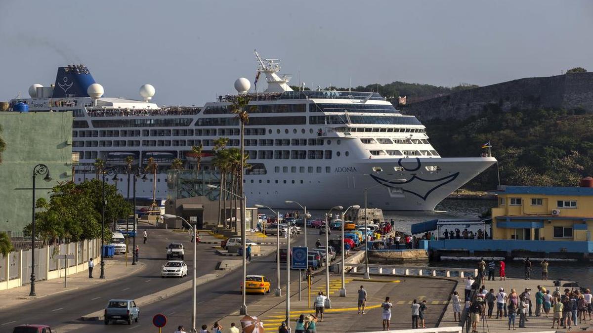 El crucero Adonia de Carnival a su llegada a La Habana el lunes 2 de mayo.
