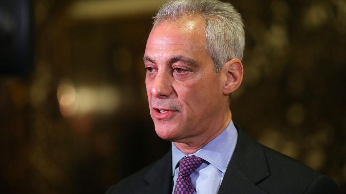 Rahm Emanuel, alcalde de Chicago, habla a los medios después de una reunión en la Trump Tower, el 7 de diciembre. Chicago es una de las consideradas ciudad santuario. 