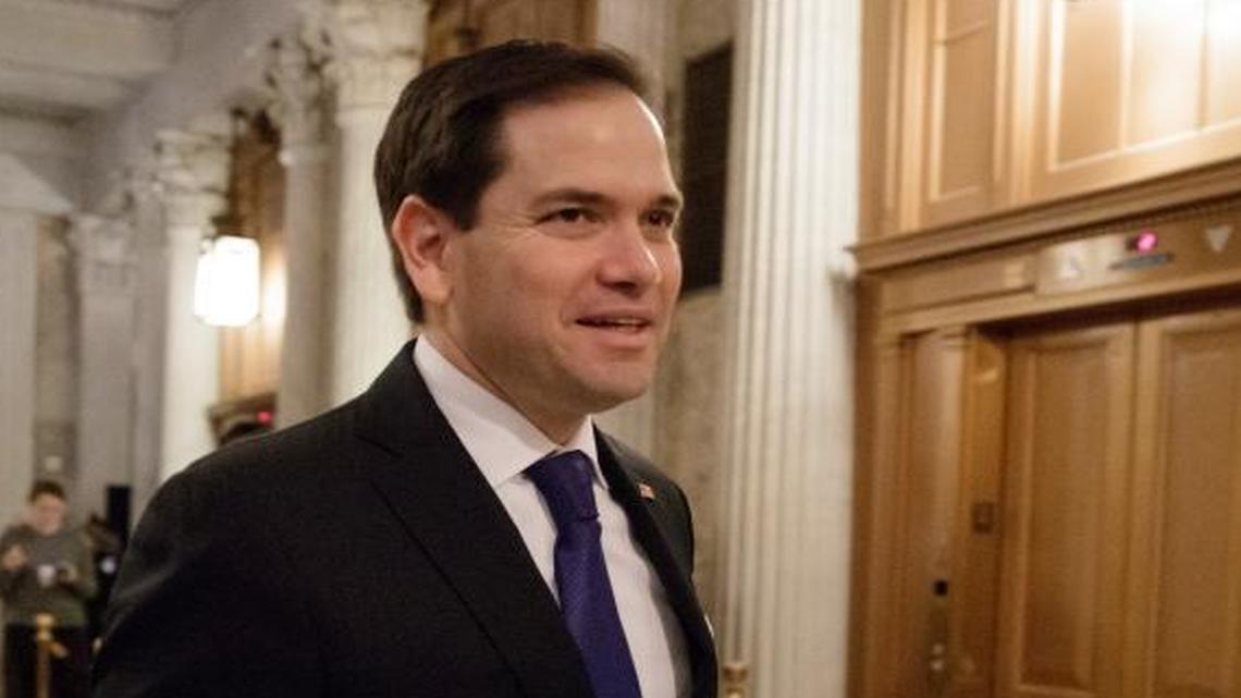 Los senadores Marco Rubio (centro) y Pat Toomey, en el Capitolio, Washington,el 3 de febrero.