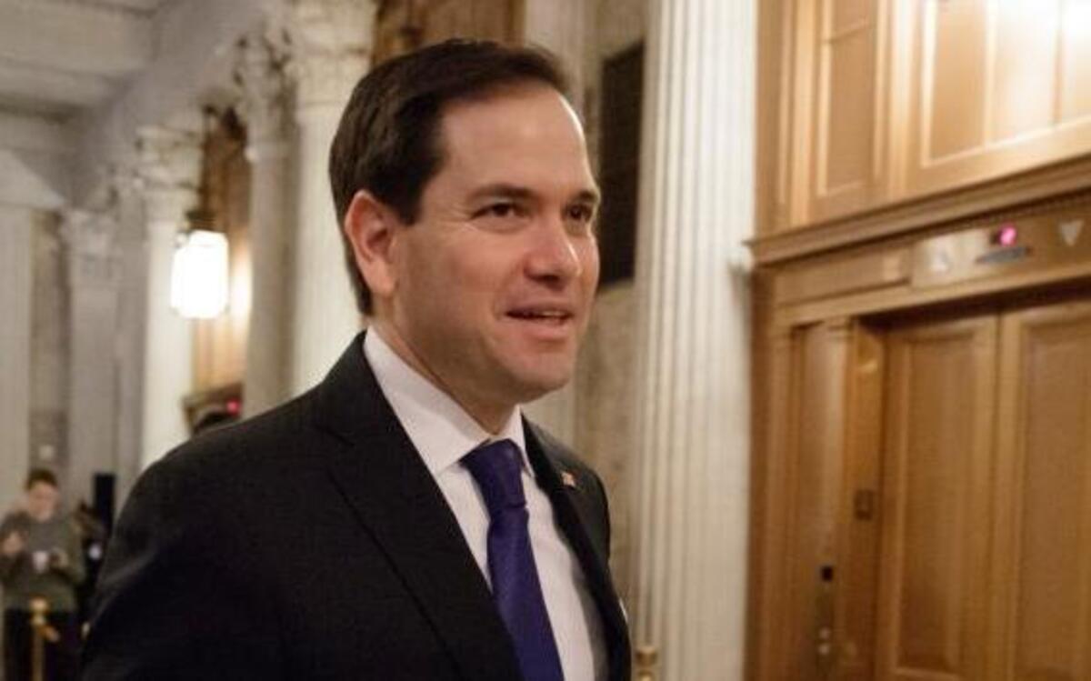 Los senadores Marco Rubio (centro) y Pat Toomey, en el Capitolio, Washington,el 3 de febrero.