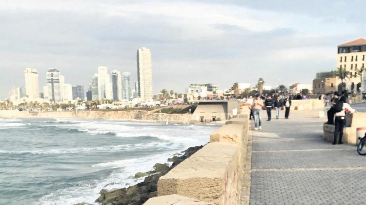 El paseo marítimo de Tel Aviv recorre el mar Mediterráneo por millas.