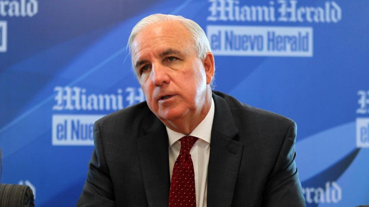 Los hijos cabilderos del alcalde Carlos Giménez se lucran al representar a clientes en negocios con el condado ante su padre. Aunque Giménez dice que no hay nada ilegal en el trabajo de sus hijos.