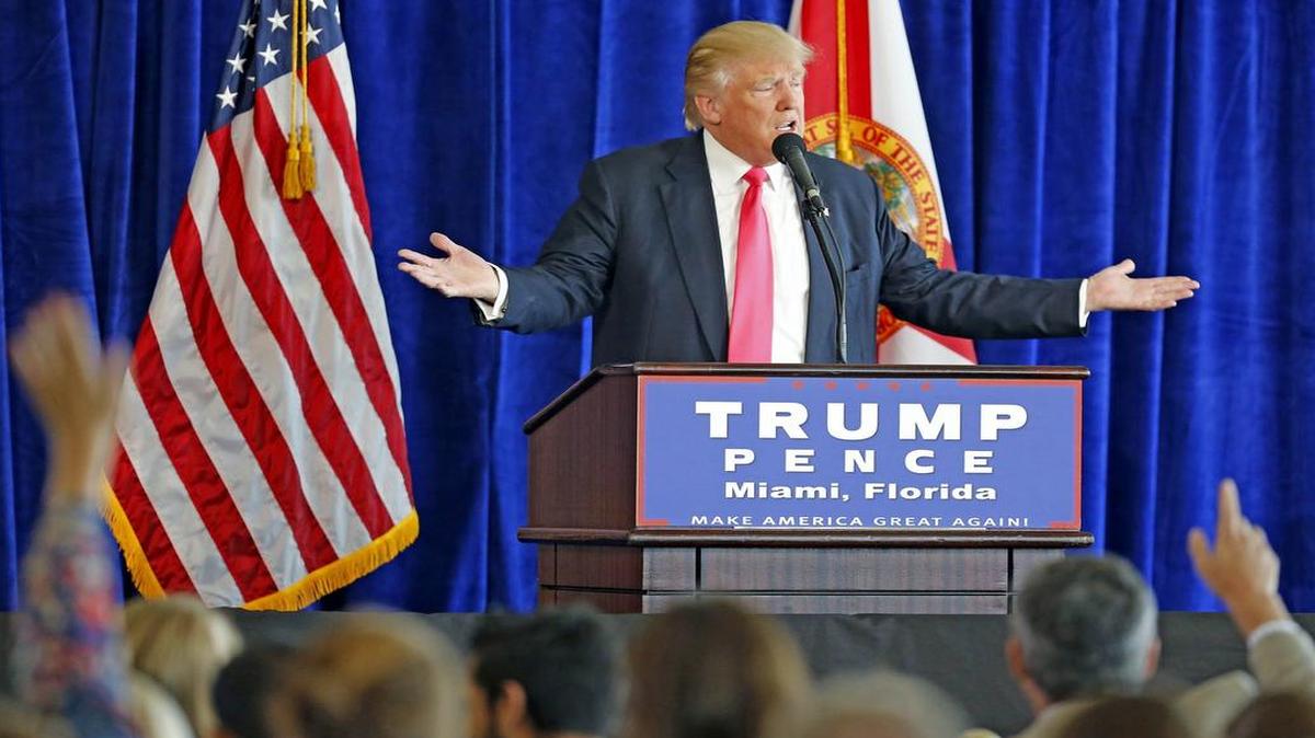 El candidato presidencial republicano Donald Trump hace declaraciones el jueves pasado en el Trump National Doral.