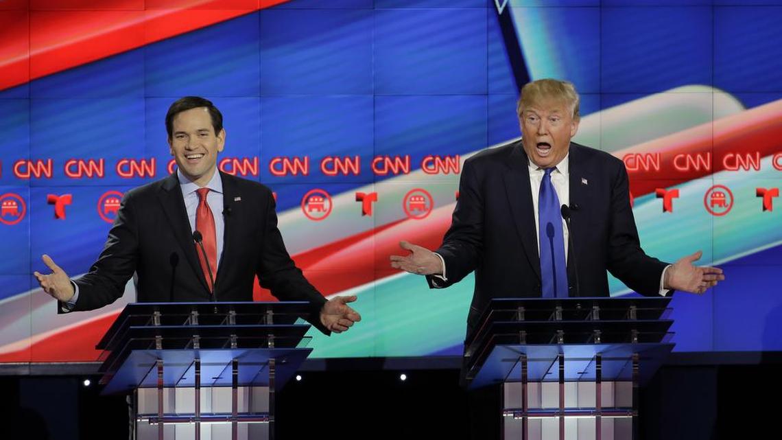 El senador Marco Rubio y el ahora candidato presidencial republicano Donald Trump, en un debate durante la primaria republicana el 25 de febrero de 2016 en Houston, Texas.