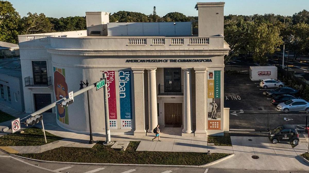 El Museo de la Diáspora Cubana nombró directora interina a Carmen Valdivia, y la contraparte de la Junta Directiva del Museo que se opone al despido de la antigua directora, Ileana Fuentes, emprendió acciones legales.