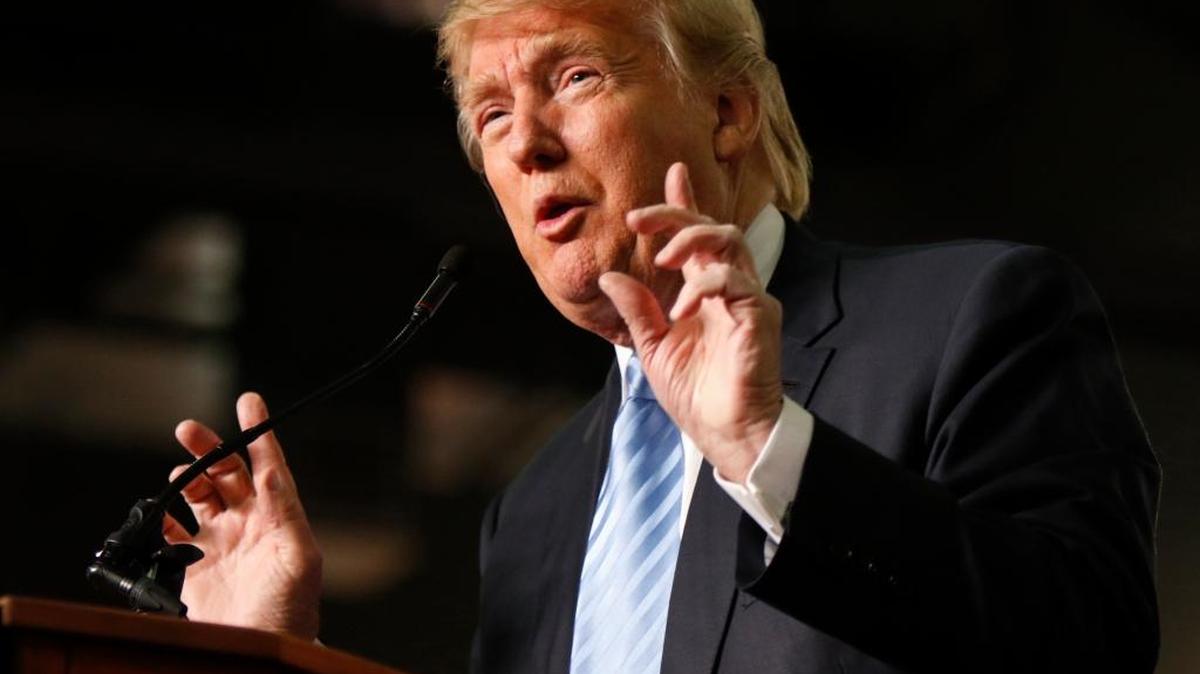 El candidato presidencial republicano Donald Trump habla durante una reunión en el Centro de Convenciones, en Columbus, Ohio.
