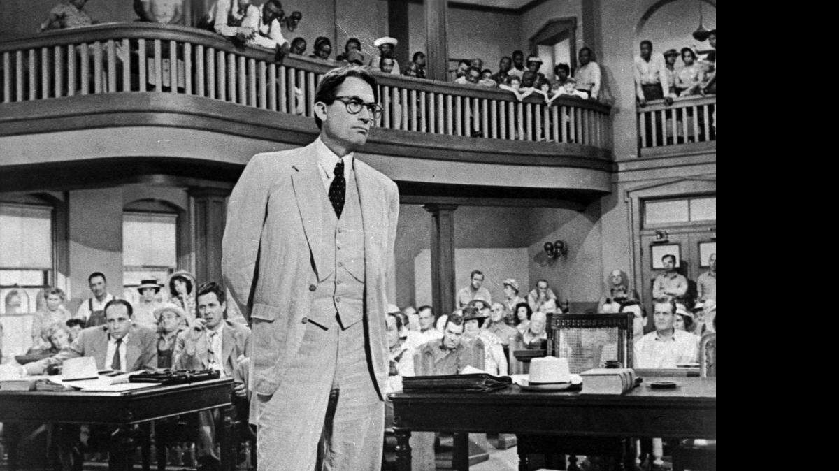 
El actor Gregory Peck interpreta al abogado Atticus Finch en la versión cinematográfica de la novela Matar a un ruiseñor, de 1962. La segunda parte de la novela se publicará próximamente.
