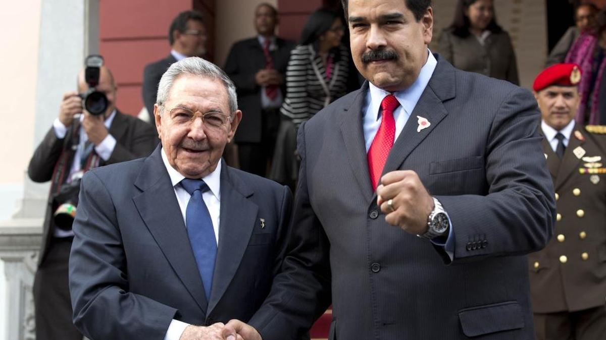 El gobernante cubano Raúl Castro y el venezolano Nicolás Maduro en el Palacio de Miraflores, Caracas, en marzo del 2015. 