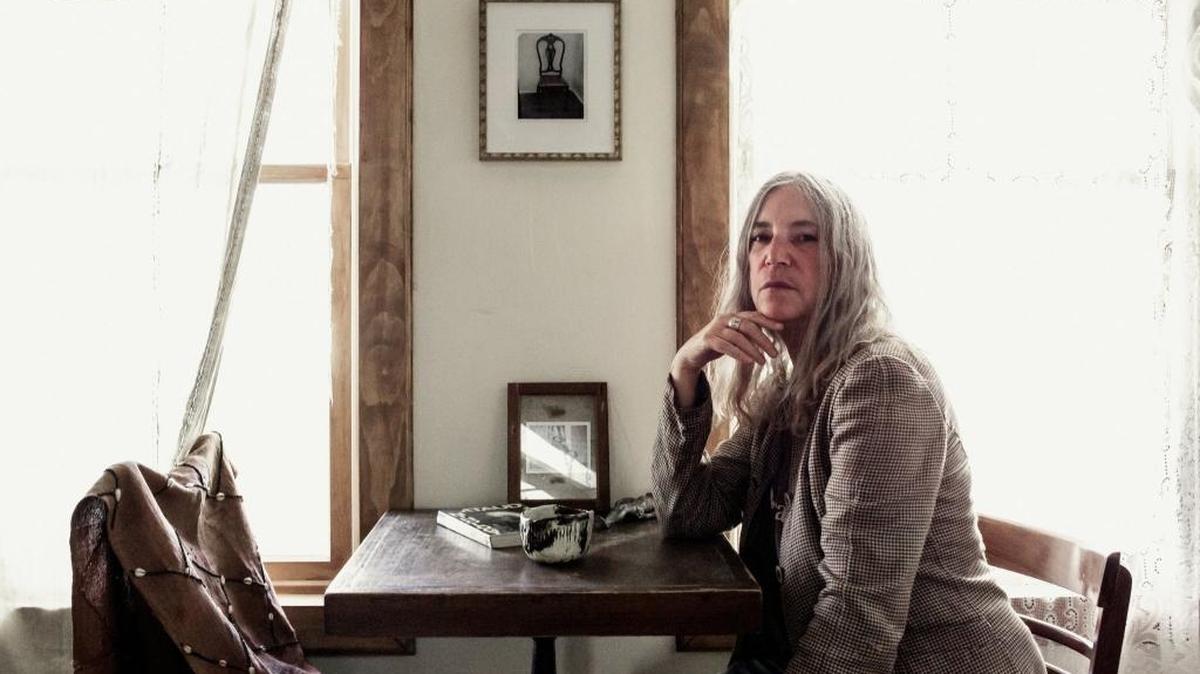 La cantante Patti Smith, figura emblemática de los años 1970, lanzó una segundas memorias, M Train.