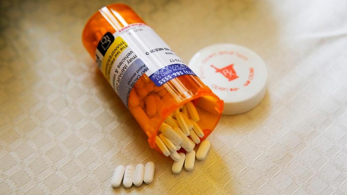 La epidemia de opiodes que afecta a estadounidenses nace en el momento en que doctores comenzaron a recetar indiscriminadamente estos sedantes para aliviar todo tipo de dolores.