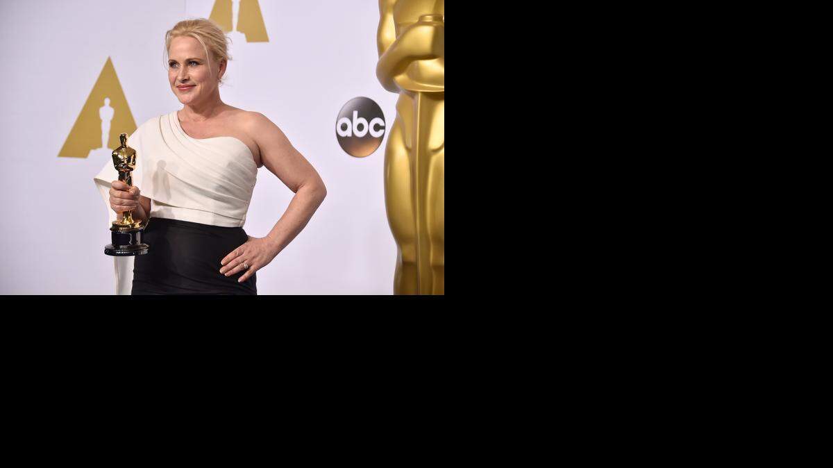 
Patricia Arquette posa con el premio a la mejor actriz secundaria por su actuación en la película Boyhood, durante la ceremonia de los Oscar el 22 de febrero en Los Angeles.

