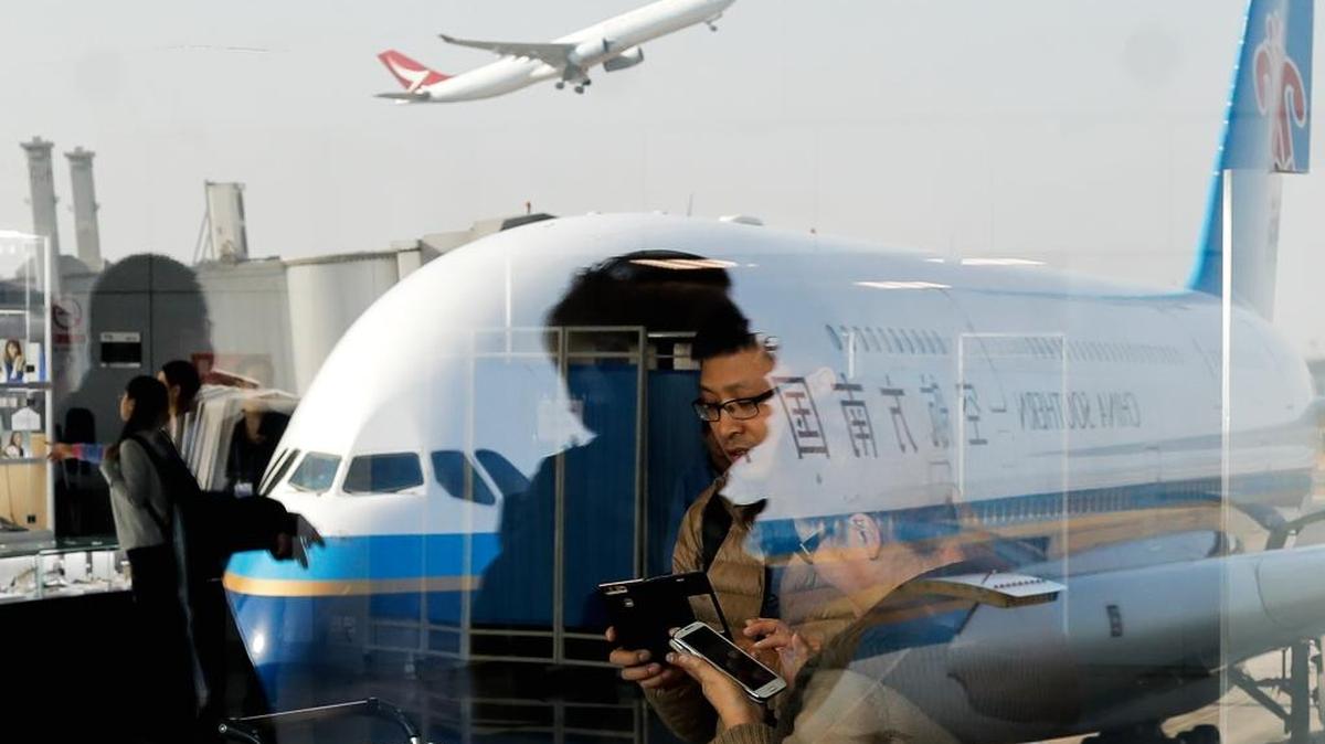 Las líneas aéreas recalcan cada vez más las diferencias entre la clase turista y business ofreciendo un servicio vergonzante a los pasajeros, lo que llegó a su punto más bajo con el episodio de United Airline y la expulsión de manera violenta del doctor David Dao.