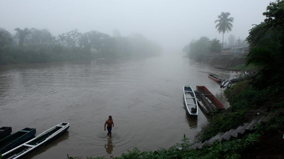 Desde hace años los traficantes de inmigrantes utilizan el paso del Darién para trasladar a los inmigrantes de Colombia a Panamá, con vistas a que lleguen a EEUU. A los inmigrantes de Asia y Africa que hacían la ruta se han sumado cientos de cubanos, que como ellos se exponen al abuso de los ‘coyotes’, los narcos y las condiciones de la selva.