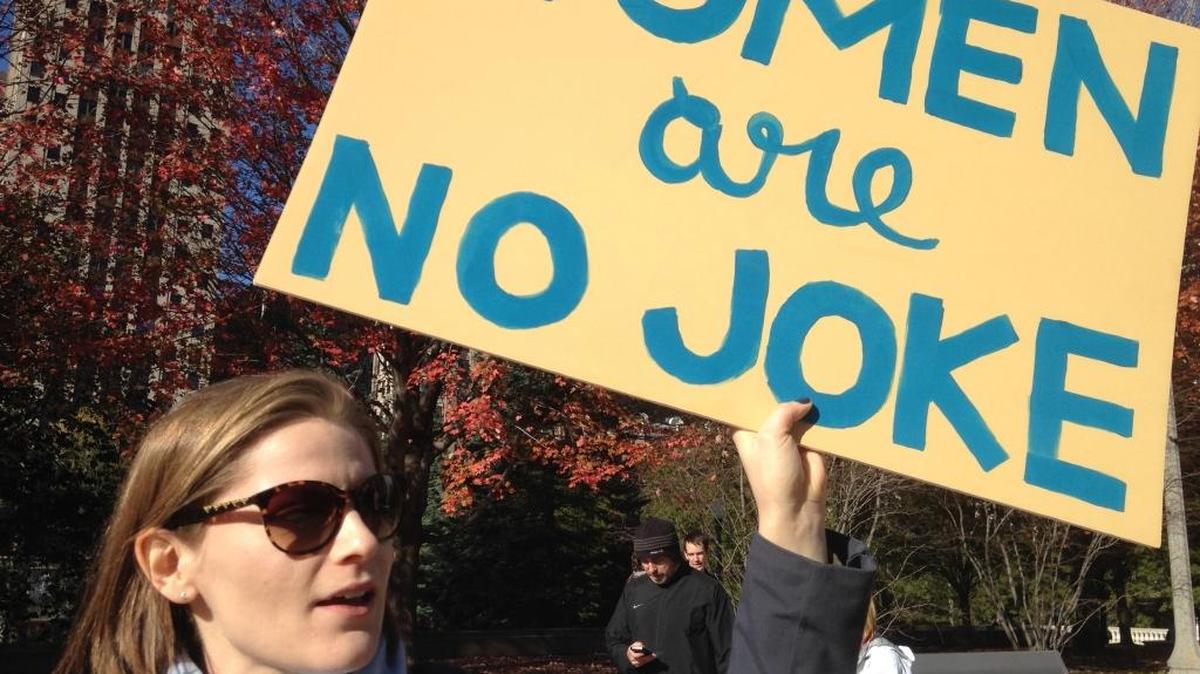 Sonja Spray protesta en el Millennium Park de Chicago el 12 de noviembre, después de la elección de Donald Trump como presidente.