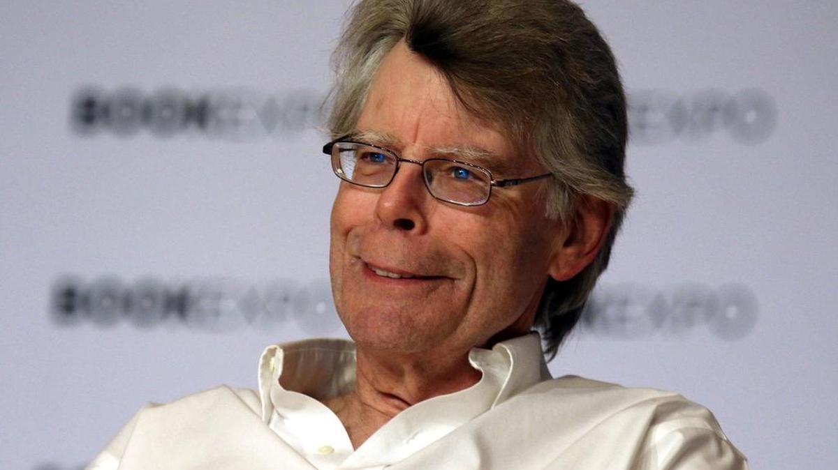 Stephen King (en la foto) y su hijo Owen King acaban de publicar una novela sobre un maleficio que afecta a las mujeres.