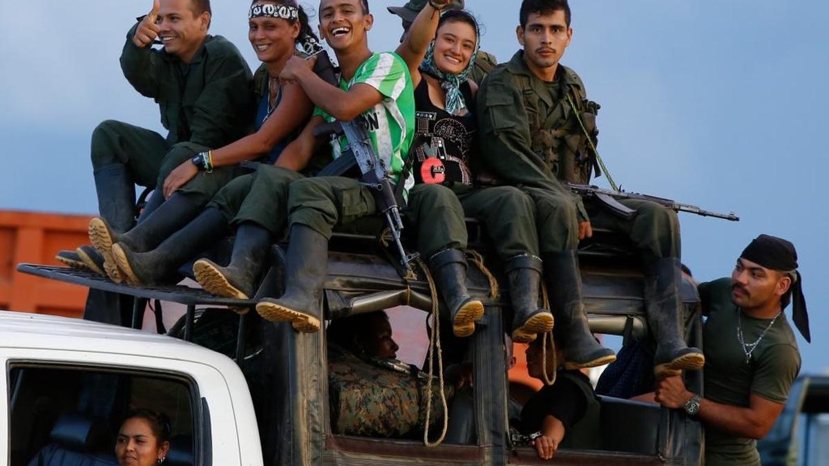 Guerrilleros de las FARC llegan a El Diamante, en el sur de Colombia, para discutir y votar sobre el acuerdo de paz, el 16 de septiembre.