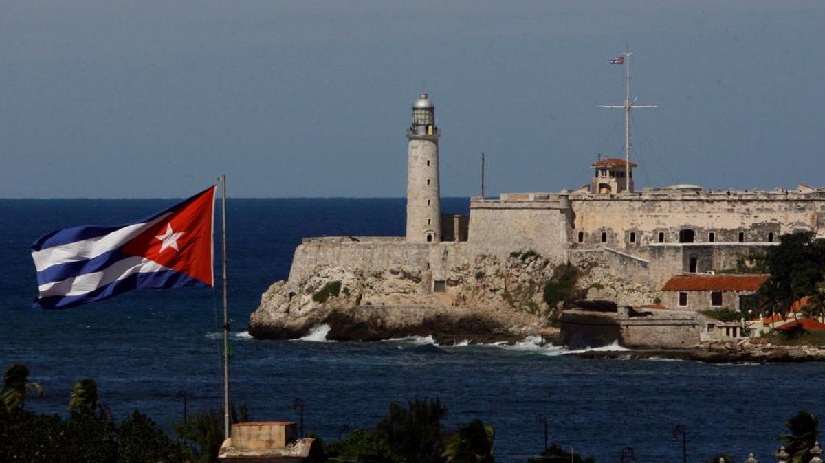 La entrada de la bahía de La Habana y el castillo del Morro. A unos pasos se encuentra la fortaleza de La Cabaña.