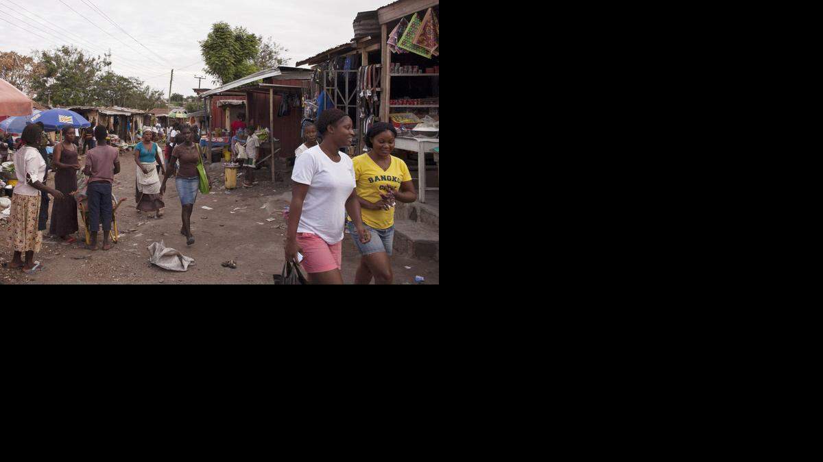 
Una zona en Ghana ocupada por refugiados liberianos que huyen del brote de ébola en Liberia. La epidemia ha creado pánico en Occidente.
