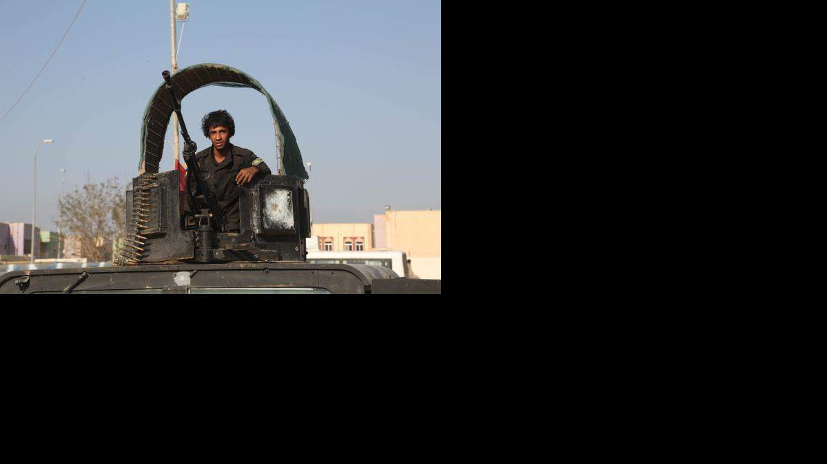 
Un combatiente voluntario combate a tropas del Estado Islámico en Tikrit.
