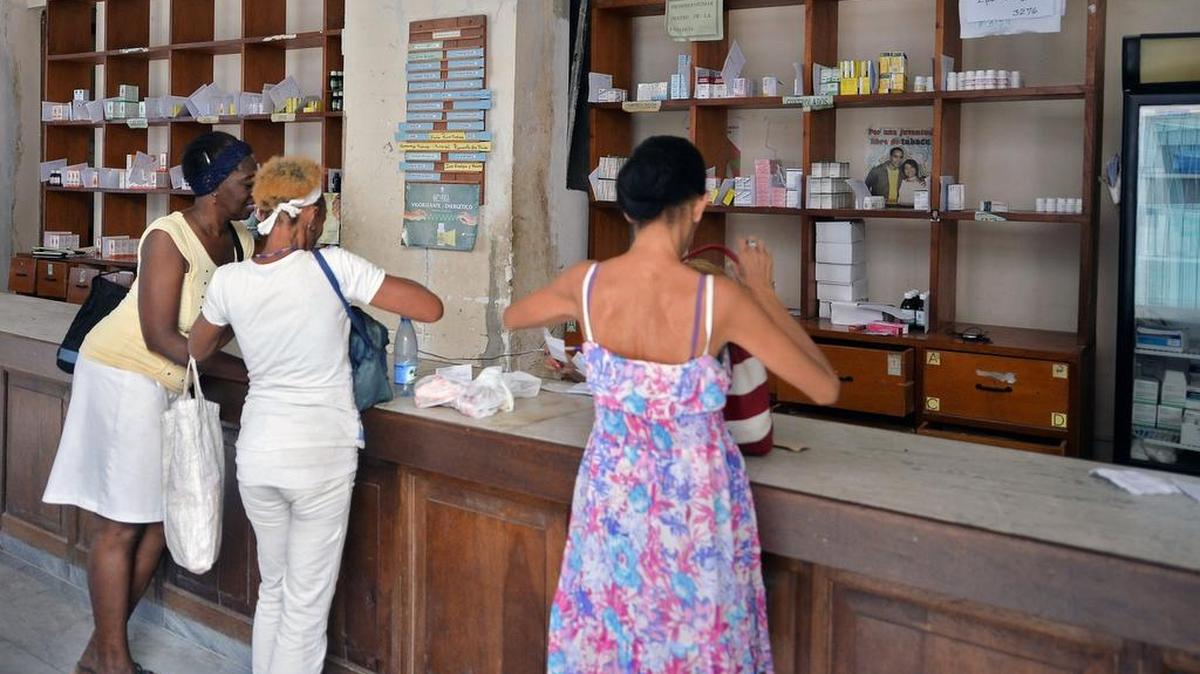 Foto de archivo de una farmacia en La Habana, Cuba, en 2013. La isla vive desde hace varios años una rotunda escasez de medicamentos.