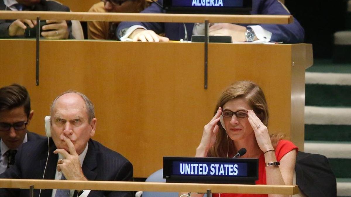 La embajadora norteamericana ante la ONU, Samantha Power, participa en una reunión de la Asamblea General el miércoles pasado. Por primera vez en 25 años, Estados Unidos se abstuvo en la votación sobre una resolución que condena el embargo a Cuba.