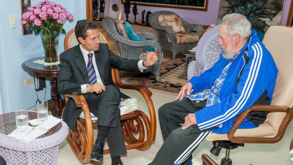 En los últimos años de su vida, Fidel Castro recibia a mandatarios en su residencia de Punto Cero. En sta foto del 29 de enero de 2014, el entonces presidente mexicano Enrique Peña Nieto visita al dictador cubano.