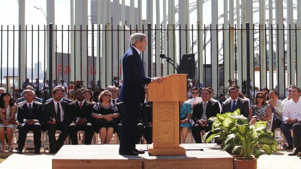 
El secretario de Estado John Kerry pronuncia un discurso en la ceremonia de inauguración de la embajada de EEUU en La Habana, el 14 de agosto.
