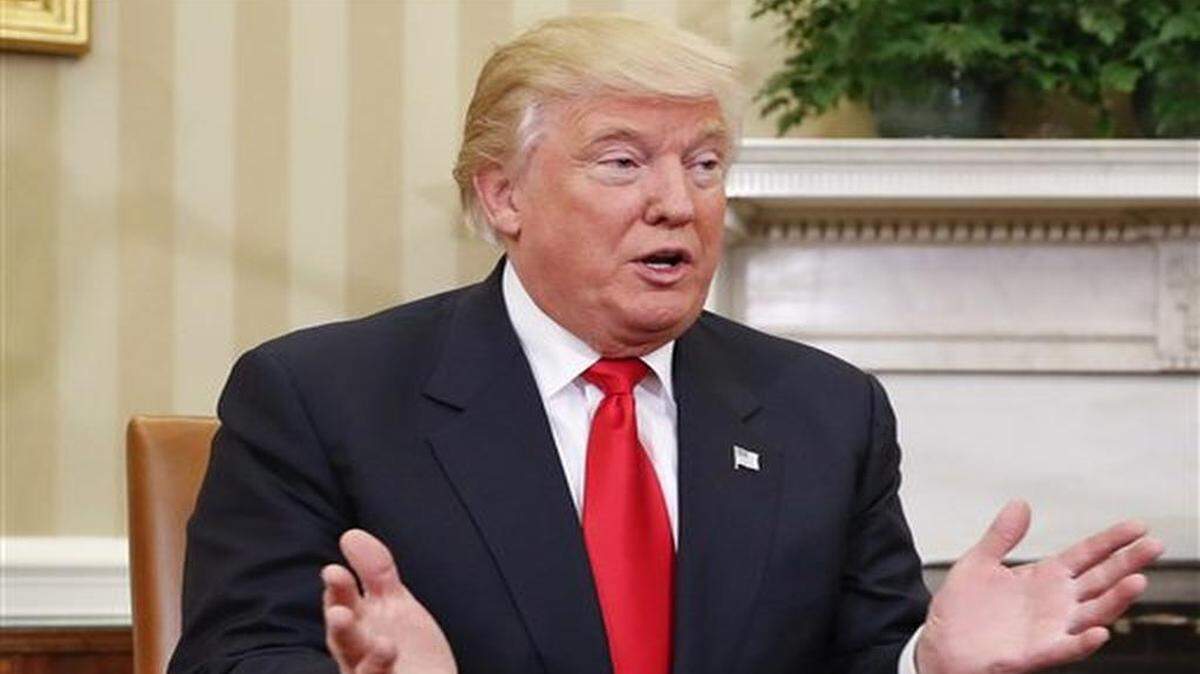 ARCHIVO - En esta foto del 10 de noviembre del 2016, el presidente electo estadounidense Donald Trump habla durante s reunión con el presidente Barack Obama en la Casa Blanca.