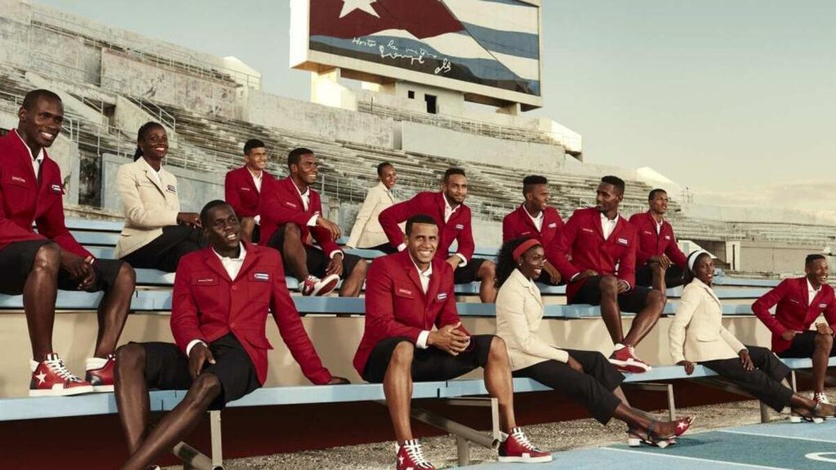 El diseñador francés Christian Louboutin diseñó los uniformes del equipo olímpico cubano.