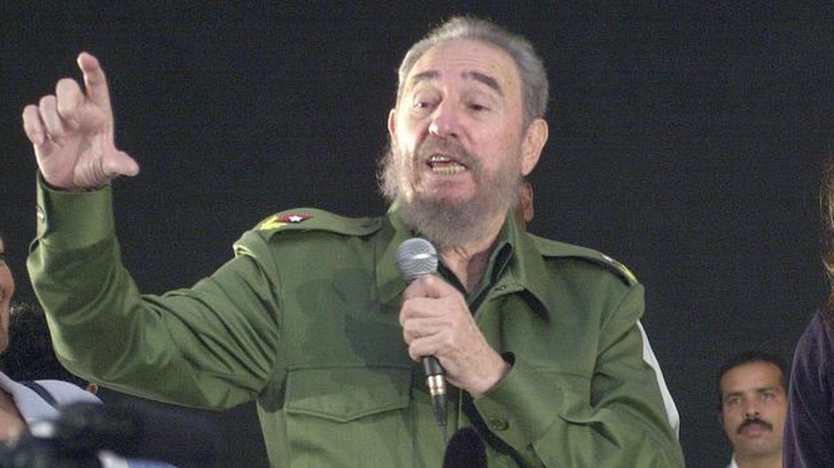El gobernante cubano Fidel Castro habla en un evento literario en la Casa de las Américas, en La Habana, en el 2003.