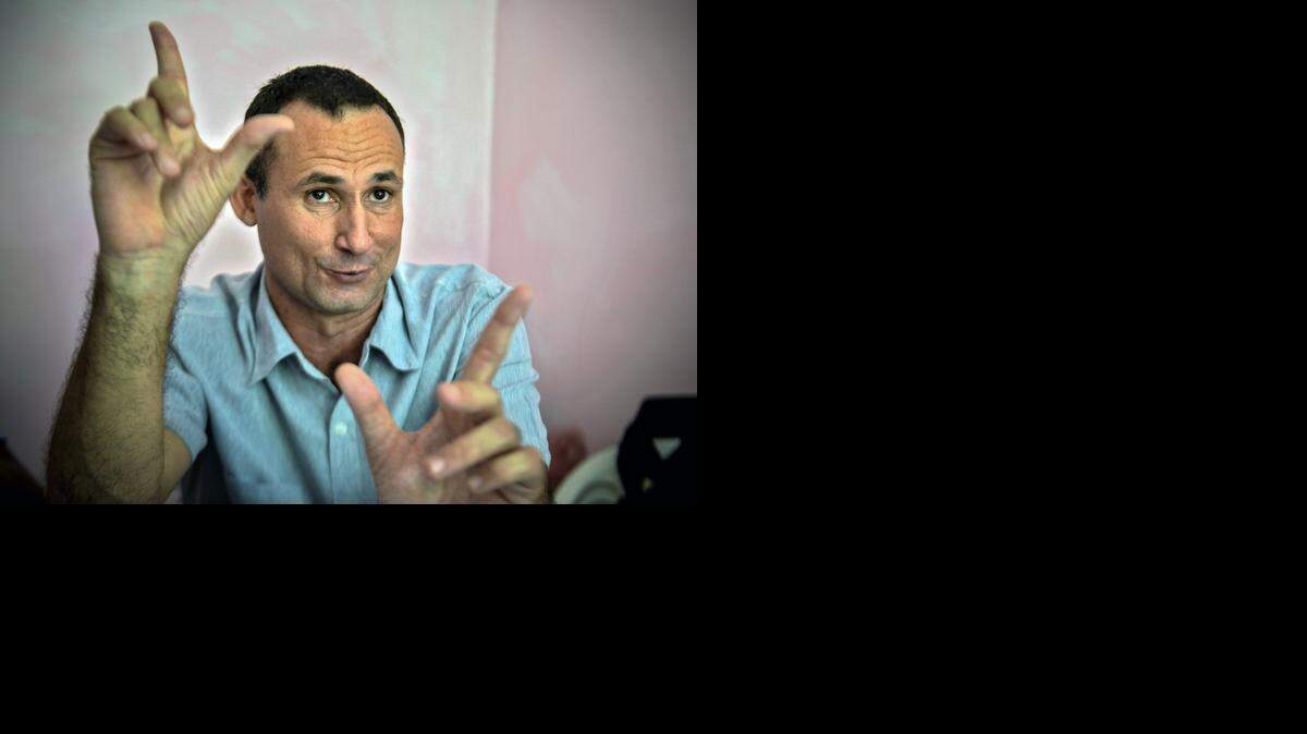 
El opositor cubano José Daniel García Ferrer ofrece una conferencia de prensa en La Habana, en febrero del 2013.
