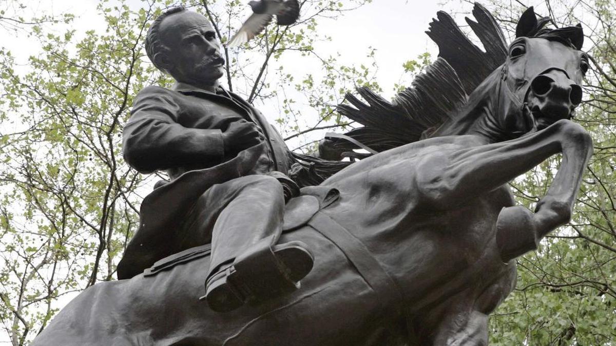 Una estatua ecuestre del Apóstol de la independencia de Cuba, José Martí, se alza en una entrada del Parque Central de Nueva York. Este 28 de enero se cumplen 164 años del nacimiento de Martí.