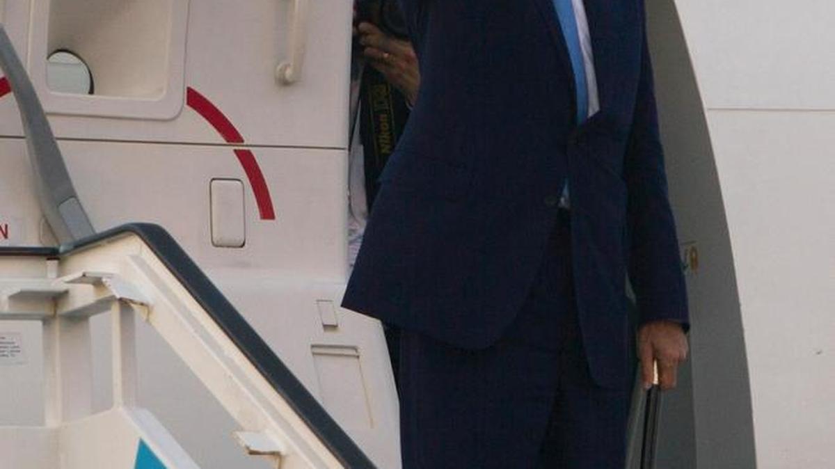 
El secretario de Estado, John Kerry, se despide al terminar su visita a La Habana, el 14 de agosto.
