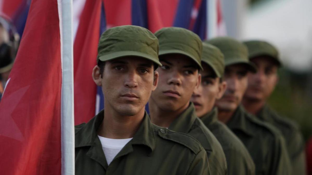 Miembros de las Fuerzas Armadas participan en un acto en la ciudad de Holguín, conmemorando un aniversario del ataque al cuartel Moncada, que tuvo lugar el 26 de julio de 1953.