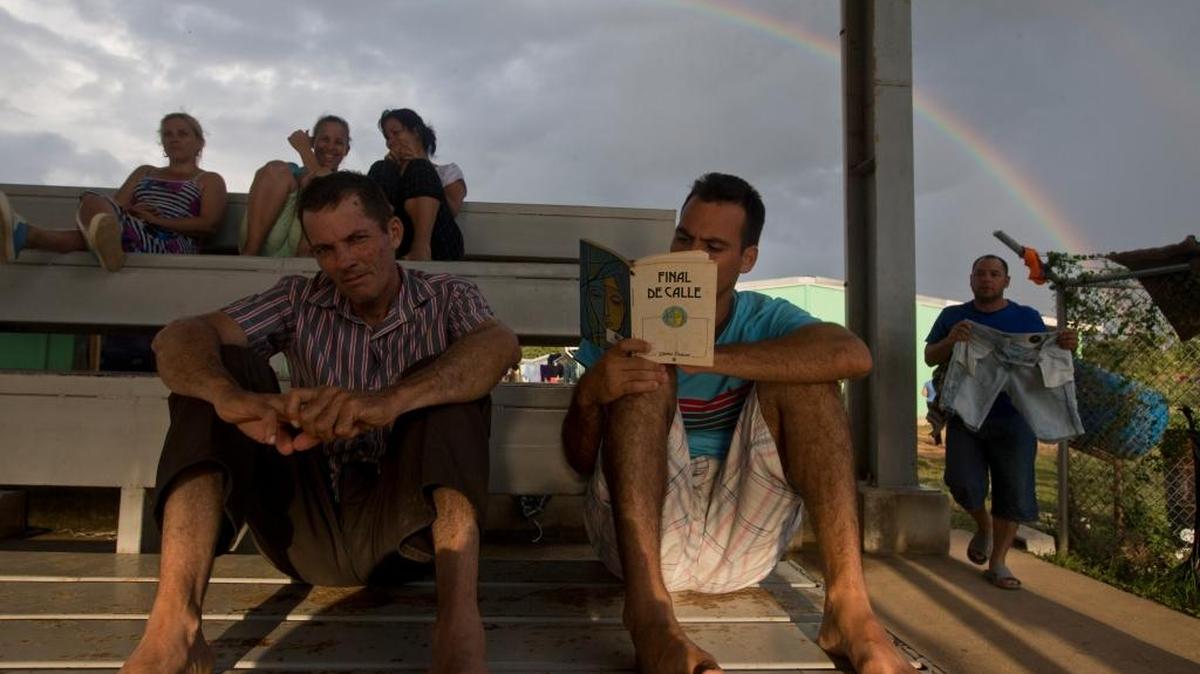Migrantes cubanos descansan en un refugio en La Cruz, Costa Rica, cerca de la zona fronteriza con Nicaragua.