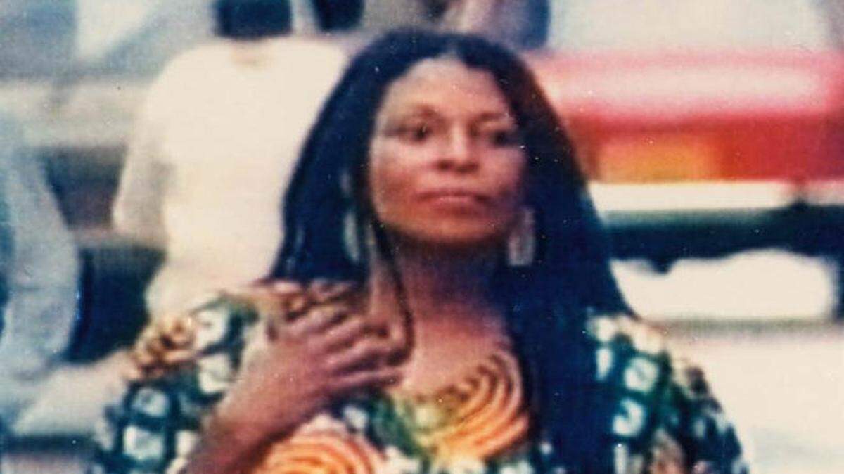 
Joanne Chesimard, también conocida como Assata Shakur, vive en Cuba, tras fugarse de una prisión en Estados Unidos en 1979, y está en la lista de terroristas de EEUU desde el 2005.
