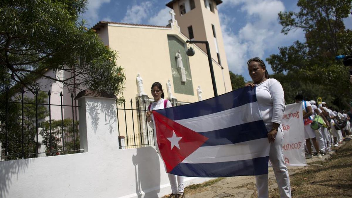 Las Damas de Blanco inician su marcha dominical en La Habana, en esta imagen del 20 de marzo del 2016.